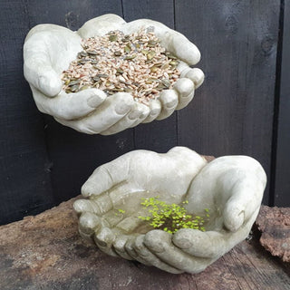 Sparta Statues 'Hands' Feeder